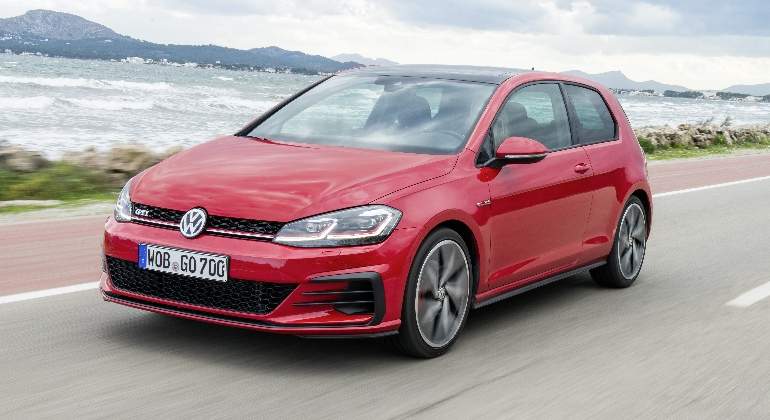 volkswagen-golf-2017-c-01.jpg
