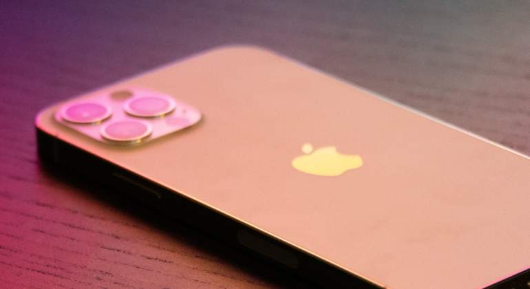 iphone-12-pro-martin-sanchez-unsplash-1.jpg