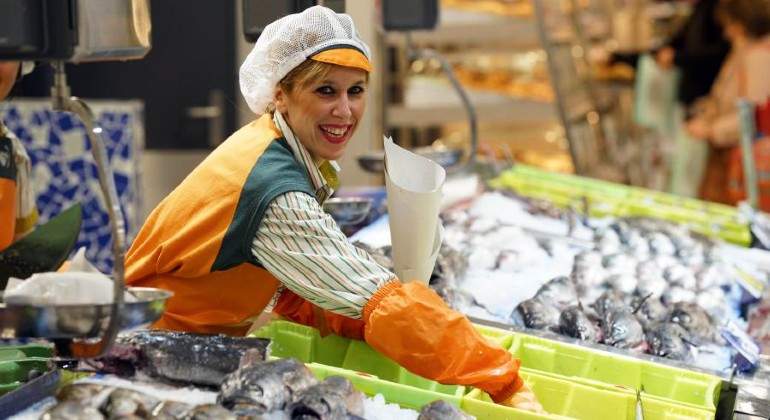 Trabajadora-supermercado-Mercadona-JC-BARBERA.jpg