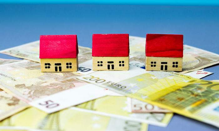 casitas-billetes-suelo-dreamstime.jpg