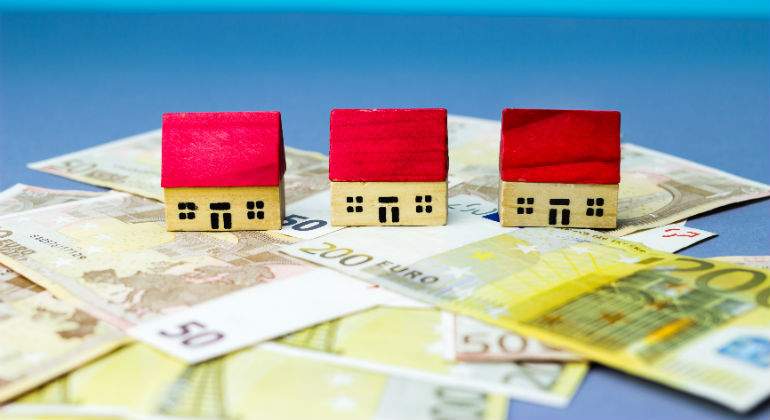 casitas-billetes-suelo-dreamstime.jpg
