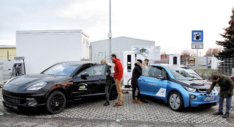 bmw-porsche-estacion-fast-charge-2018-01.jpg