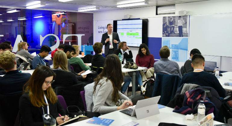 Aula_ESADE_4YFN_201811111111.jpg