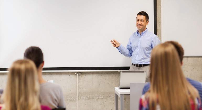 estudiantes-clase-negocios.jpg