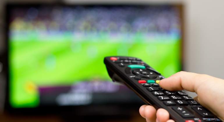 futbol-television-dreamstime.jpg