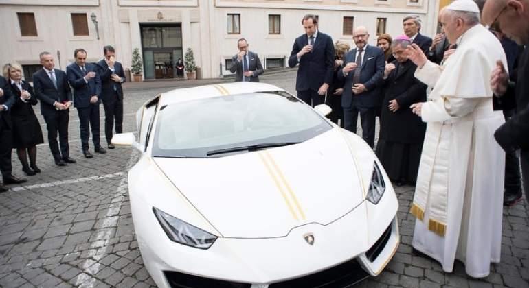 lamborghini-huracan-papa-francisco-2018-05.jpg