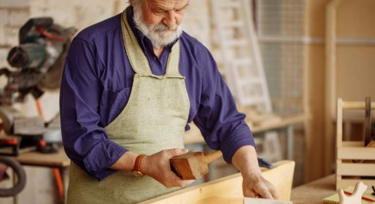 hombre-mayor-jubilacion-trabajo-dreamstime.jpg