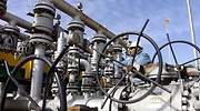 ¿Por qué cae el petróleo tras el histórico recorte de la producción acordado entre Arabia Saudí y Rusia?