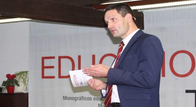 marcin-kazmierczak_ed_talk.jpg