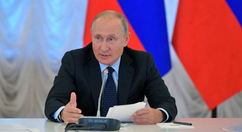 putin-banderas-reuters.jpg