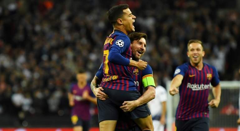messi-coutinho-2018-celebran-reuters.jpg