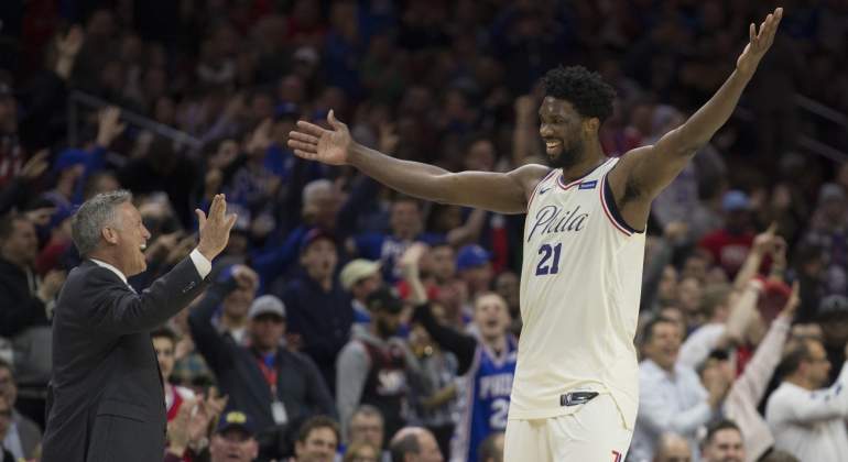 embiid-brett-brown-2018-getty.jpg