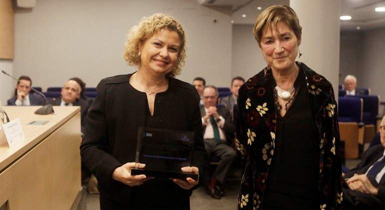 MariaEmiliaAdanPremio.jpg