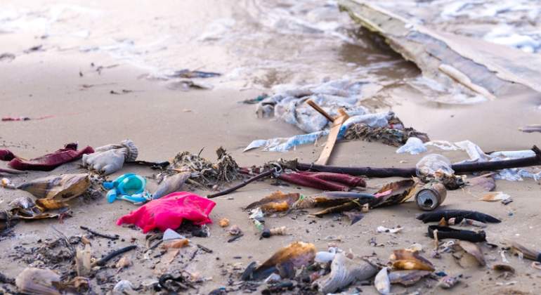 playa-sucia-basura-dreams.jpg