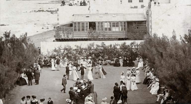 Fiesta en el British Club de Las Palmas de Gran Canaria en 1890 captada por Charles Nanson