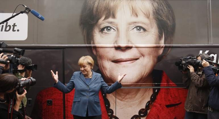 angela-merkel-cartel-reuters.jpg