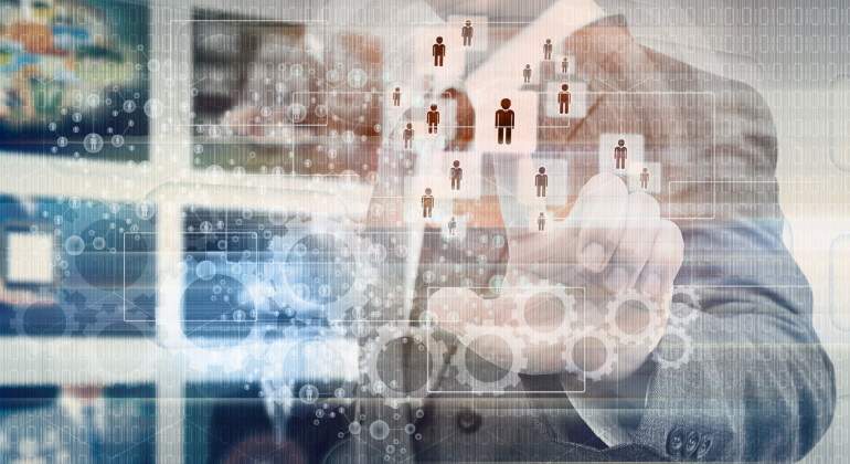 personas-mano-gestion-empresa-dreamstime.jpg