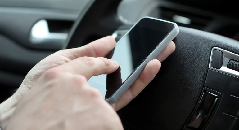 movil-coche-dreamstime-02.jpg