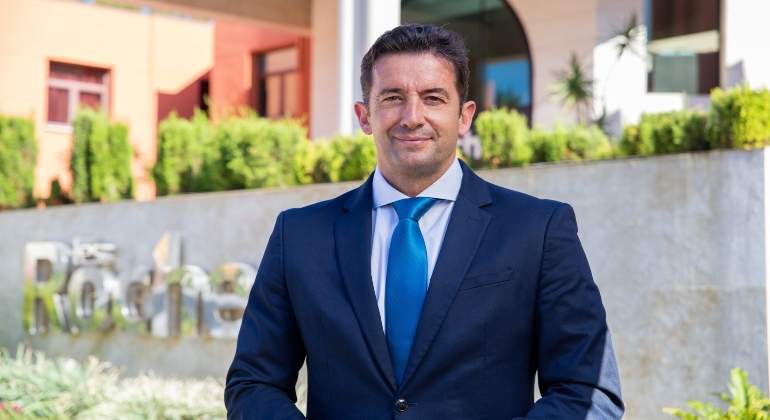 CarlosDiezdelaLastra_CEO-Les-Roches-2-1.jpg