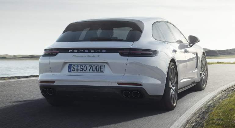 Porsche-Panamera-Turbo-S-E-Hybrid-Sport-Turismo-2017-02.jpg