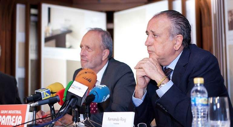 Fernando Roig derecha en una rueda de prensa de Pamesa EE