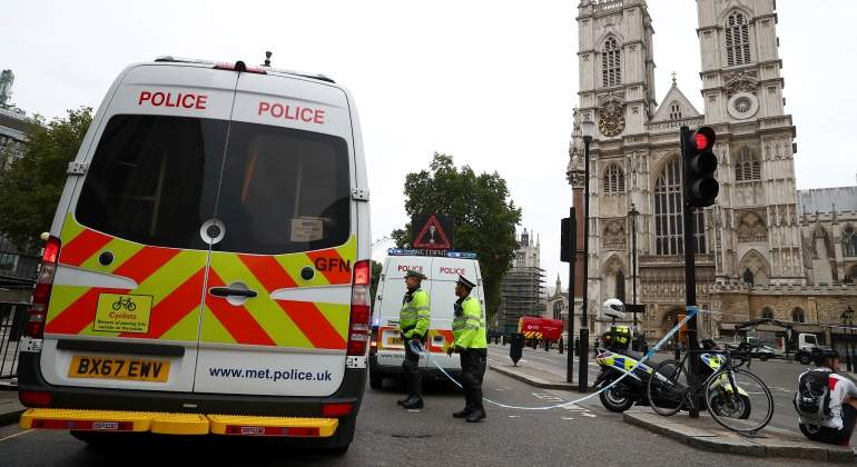 parlamento-britanico-coche-agosto2018-reuters-2.jpg