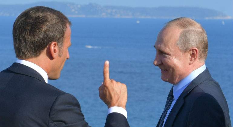 macron-putin-reuters.jpg