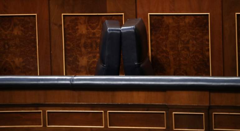 dos-escanos-vacios-congreso-reuters.jpg