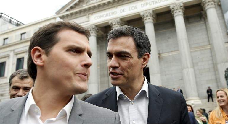 rivera-sanchez-congreso-21abril-efe.jpg