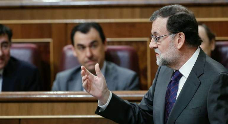 rajoy-sesion-control-15feb-efe.jpg