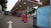 El Gobierno británico se plantea ahora poner a prisioneros a conducir camiones para frenar la escasez de combustible