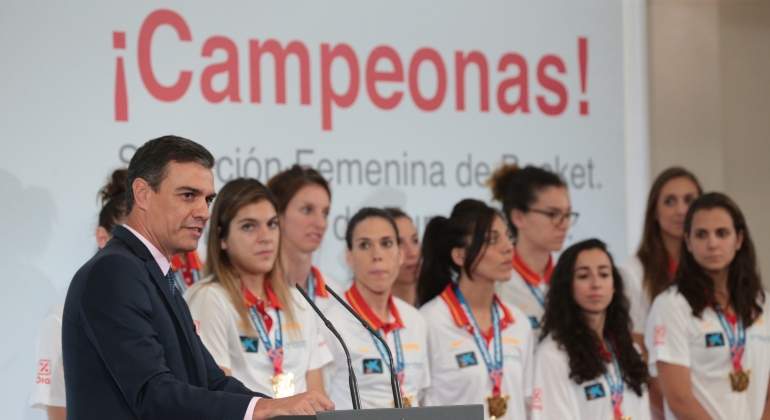pedro-sanchez-seleccion-femenina-baloncesto-cordonpress.jpg