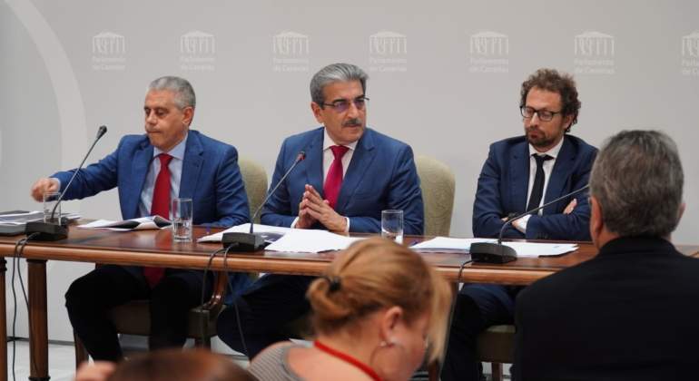 El vicepresidente de Canarias Romn Rodrguez en una comparecencia pblica