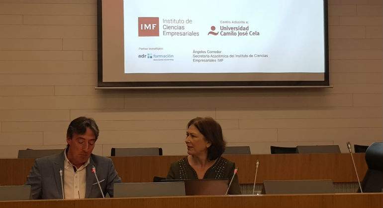 Foto-ponencia-defini.jpg