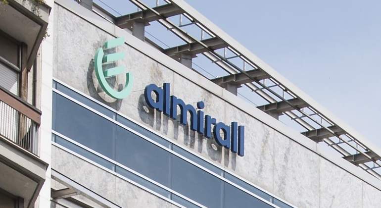 almirall-logonuevo-edificio.jpg