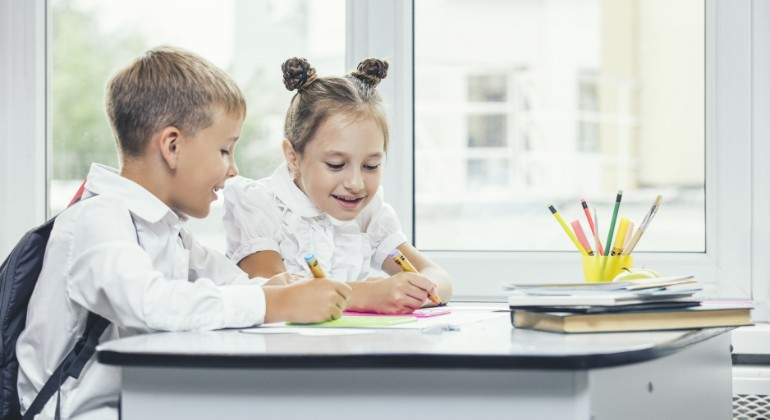 estudiantes-ninos-colegio.jpg