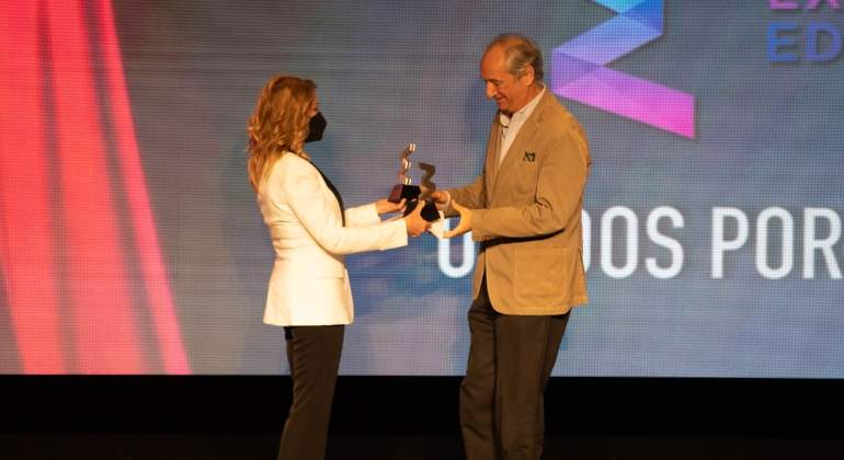 Premios-Excelencia-Educativa_-IMMUNE.jpg