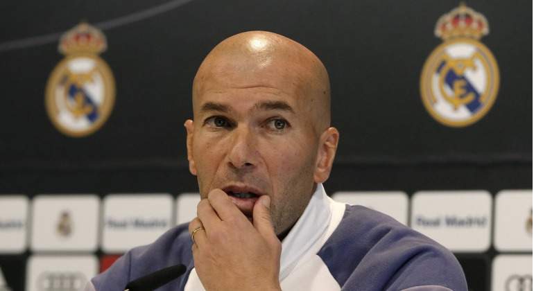 Zidane-RP-rasca-barbilla-2017-efe.jpg