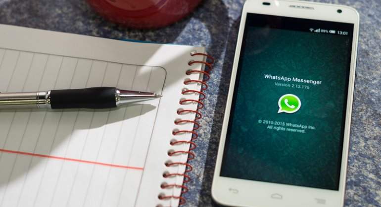 whatsapp-libreta-movil-770-dreamstime.jpg
