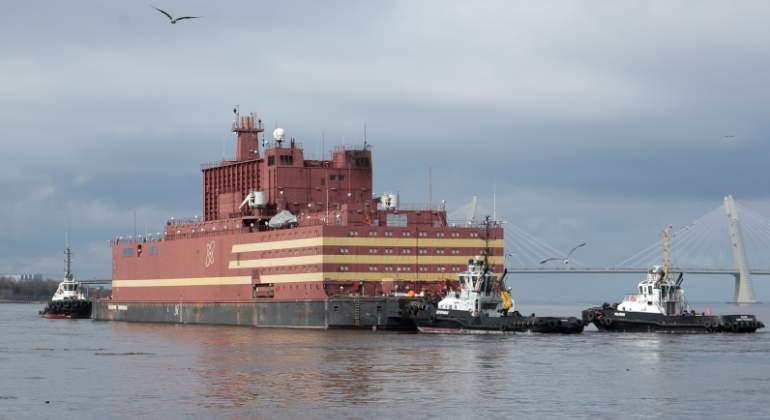 akademik-lomonosov-reuters.jpg