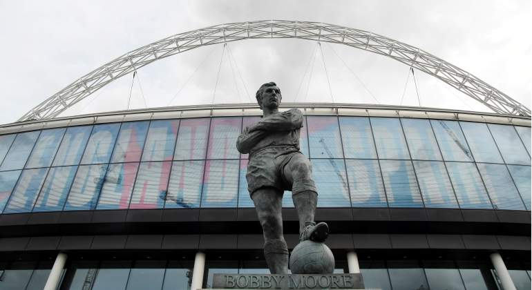 wembley-estatua-bobby-moore-reuters.jpg