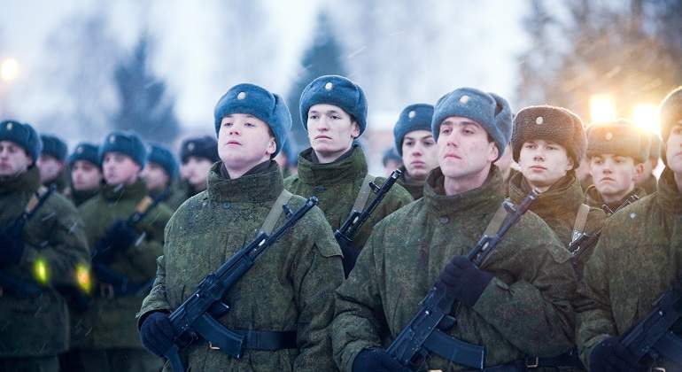 Un-grupo-de-personas-formadas-del-ejercito-iStock.jpg