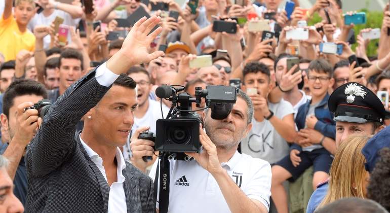 cristiano-ronaldo-fichaje-juventus-saluda-reuters.jpg