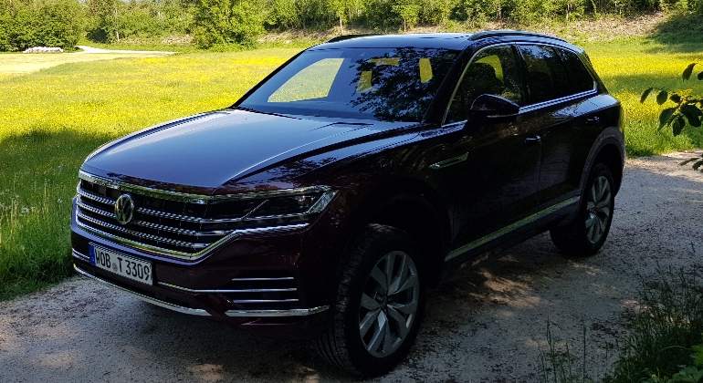 volkswagen-touareg-2018-1.jpg