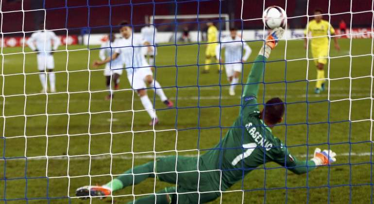 asenjo-gol-penalti-zurich-villarreal-efe.jpg