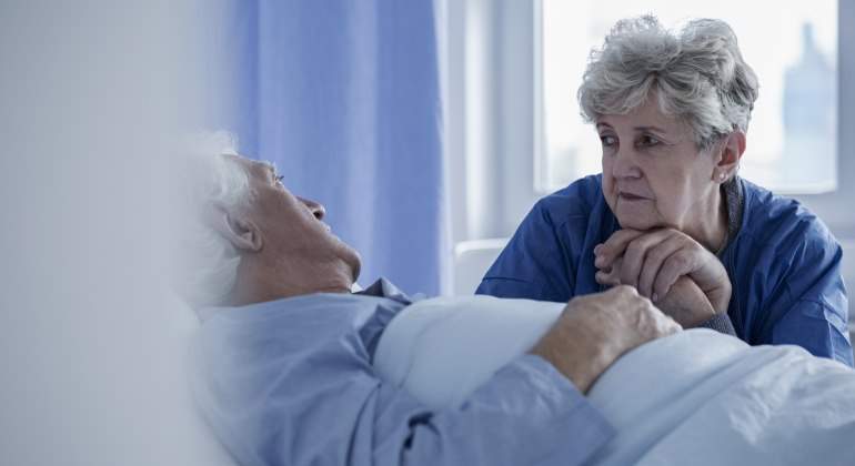 hospital-cama-azules-dreamstime.jpg