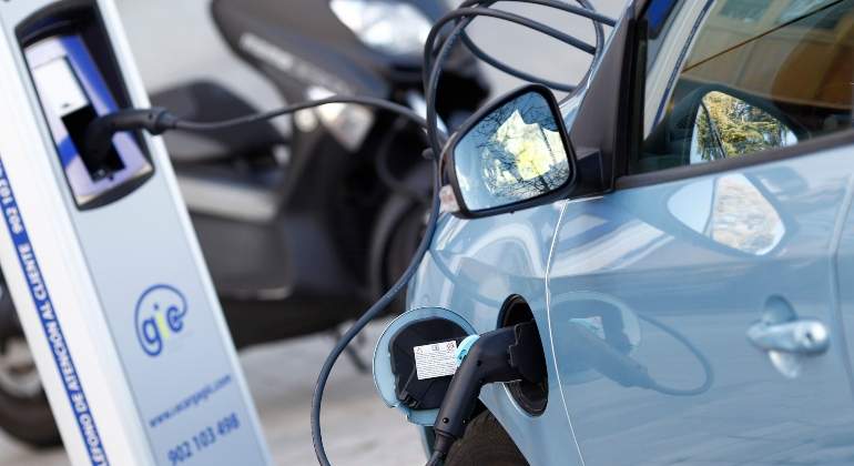 EuropaPress_1677977_agricultura__ayuntamientos_pueden_solicitar_ayudas_puntos_recarga_vehiculos-1.jpg