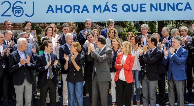 rajoy-cifuentes-equipo-campana-efe.jpg