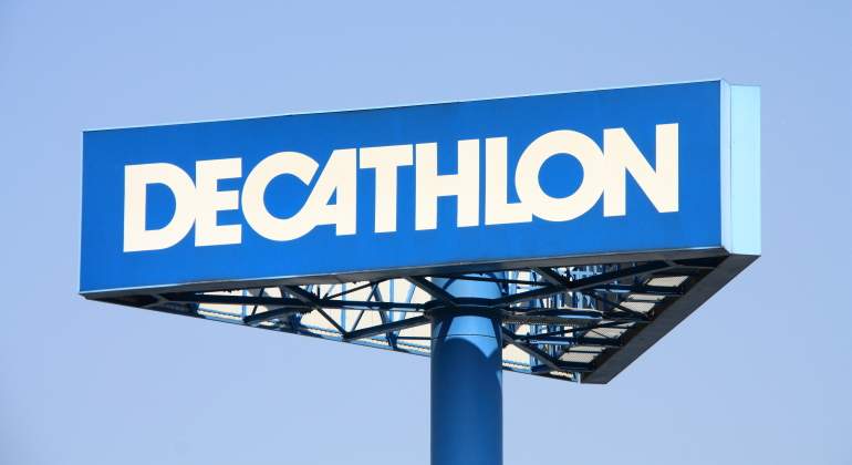 decathlon-cartel-logo-dreamstime.jpg