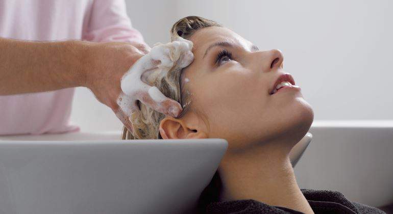 pelo-lavar-peluqueria-770-getty.jpg